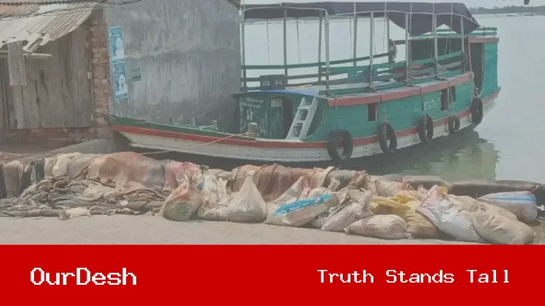 শ্যামনগরে নদীর পাড়ে ফেলে দেওয়া হচ্ছে চামড়া