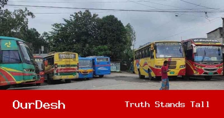 ভূরুঙ্গামারীতে বাস পোড়ানোর ঘটনায় মামলা, ঢাকা-কুড়িগ্রাম বাস চলাচল বন্ধে যাত্রীদের ভোগান্তি