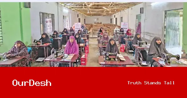 একটি উদ্যোগ, একটু চেষ্টা এনে দেবে সচ্ছলতা: বসুন্ধরা শুভসংঘের সেলাই মেশিন বিতরণ