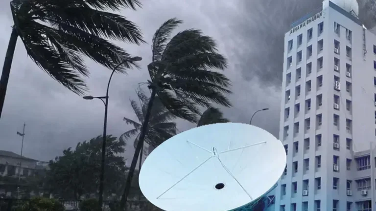 ১৩ অঞ্চলে ঝোড়ো হাওয়ার পূর্বাভাস, নদীবন্দরে সতর্কসংকেত জারি