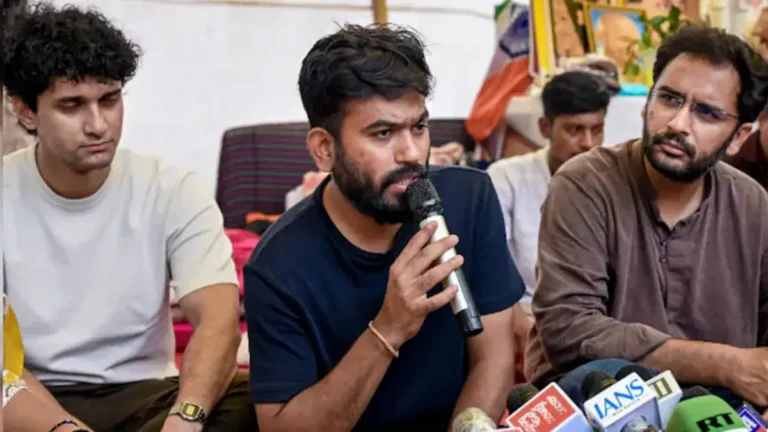 শিক্ষামন্ত্রীর পদত্যাগের পরও বিক্ষোভ অব্যাহত, ৩ শর্তে আল্টিমেটাম সিজেপির