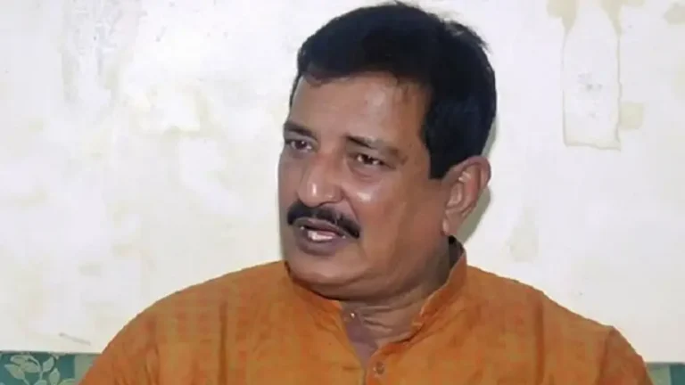 ১৮ বছরের কম বয়সিদের মোবাইল ব্যবহার বন্ধে কার্যকর পদক্ষেপ নেওয়া হবে: ভূমিমন্ত্রী
