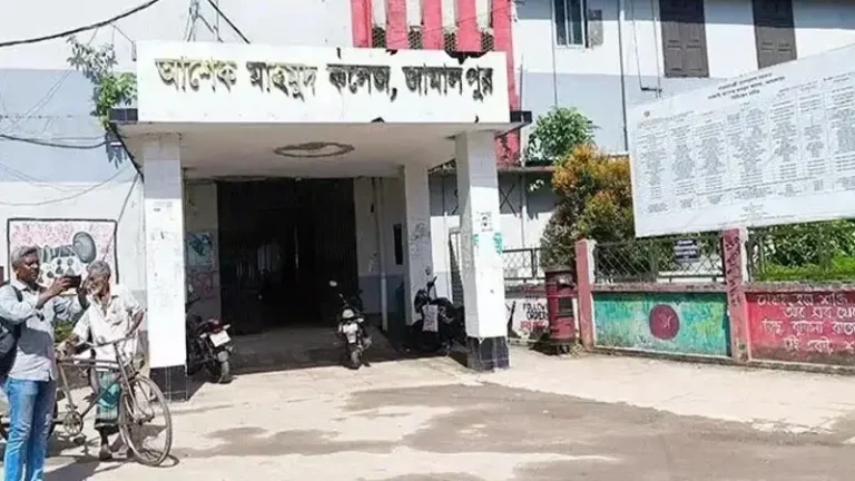 এইচএসসি পরীক্ষায় ভুল প্রশ্নপত্র: জামালপুরের কেন্দ্রে দায়িত্বরতরা অব্যাহিত
