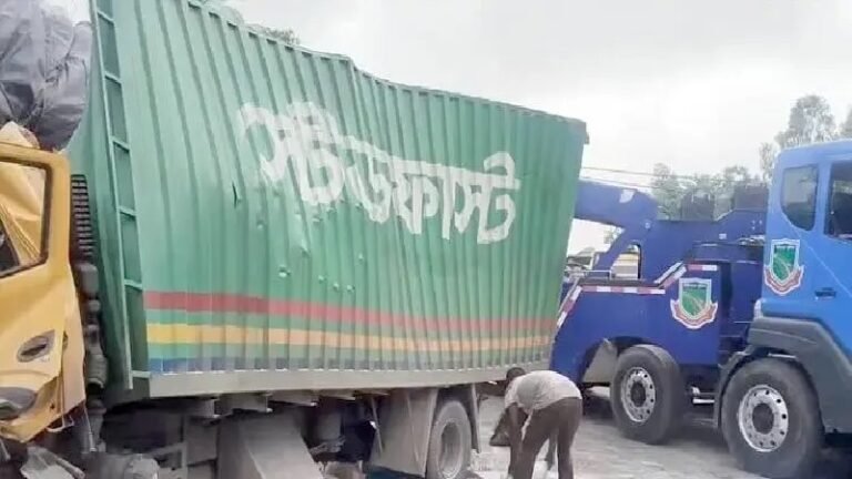 বগুড়ায় ট্রাক ও কাভার্ডভ্যানের মুখোমুখি সংঘর্ষে চালক নিহত