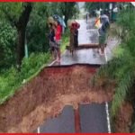 সেতু ধসে বান্দরবান-রাঙামাটি সড়ক যোগাযোগ বিচ্ছিন্ন