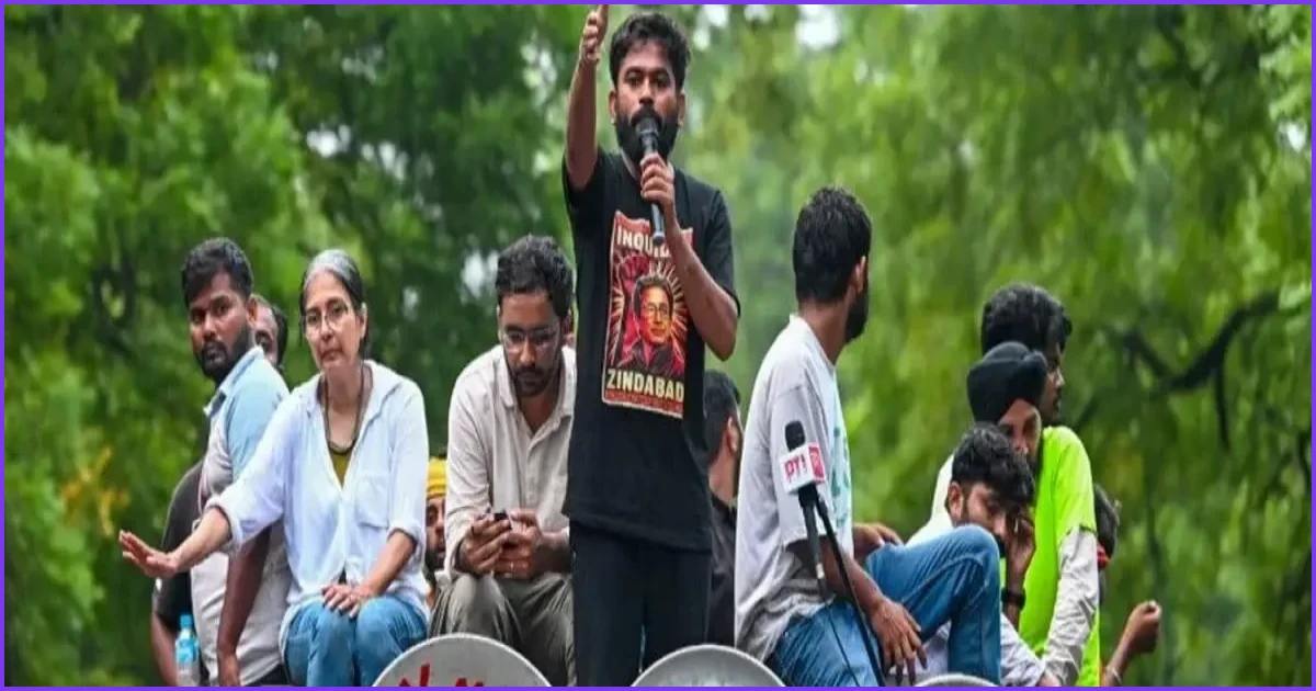 অসুস্থতা নিয়েও যন্তর মন্তরে ককরোচ জনতা পার্টির অভিজিৎ দীপকে