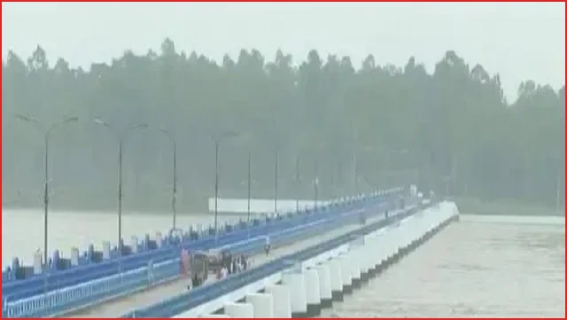 উজানের ঢল ও ভারী বৃষ্টিতে তিস্তার পানি বিপৎসীমার কাছাকাছি