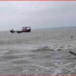 কুতুবদিয়ায় ট্রলারডুবি: ৪ জেলের মরদেহ উদ্ধার, নিখোঁজ ১