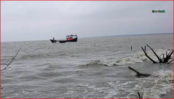কুতুবদিয়ায় ট্রলারডুবি: ৪ জেলের মরদেহ উদ্ধার, নিখোঁজ ১