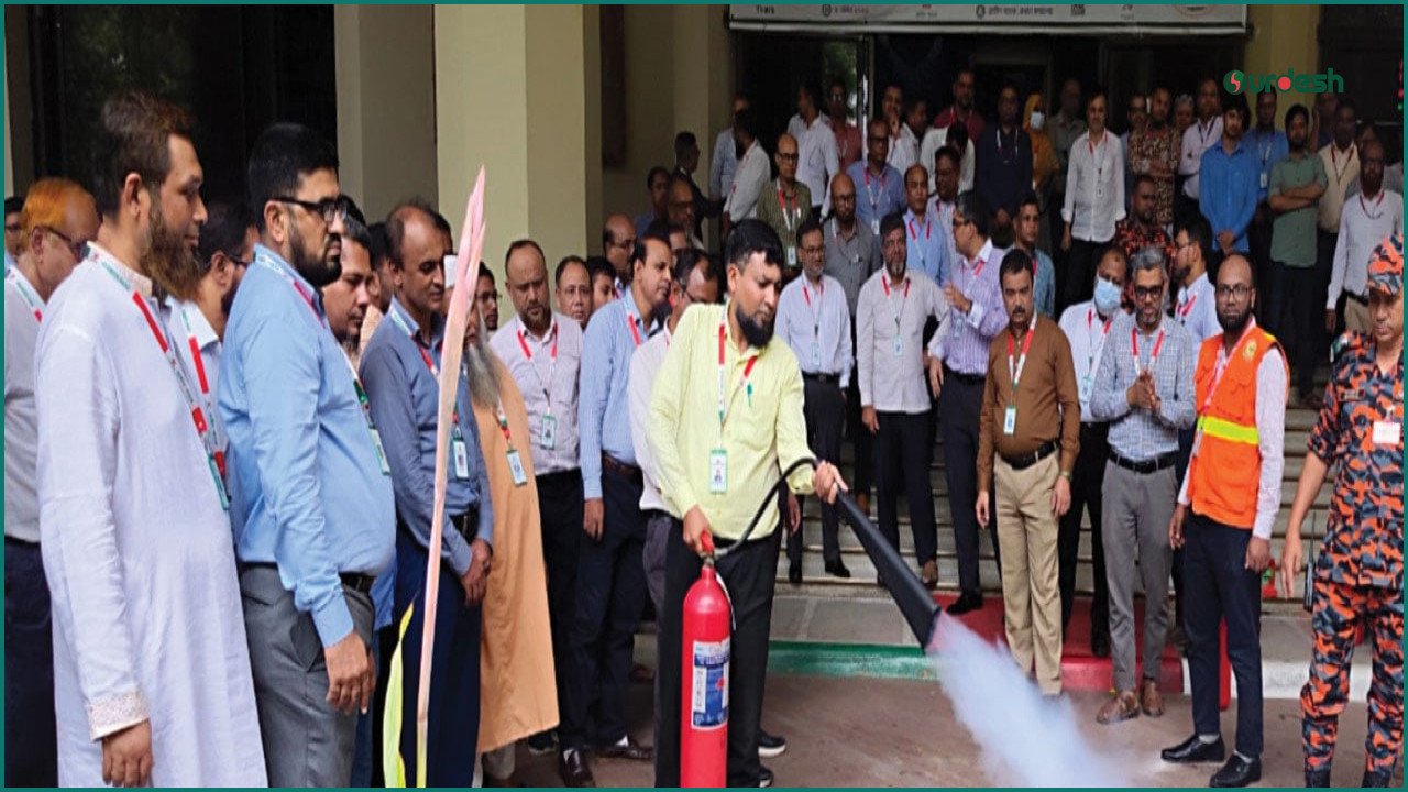 গ্রামীণ ব্যাংকের প্রধান কার্যালয়ে অগ্নি নির্বাপনী মহড়া অনুষ্ঠিত