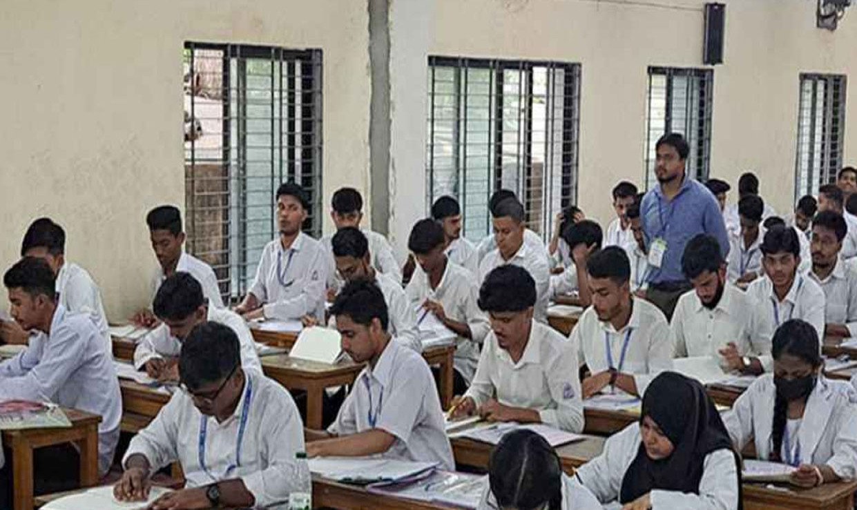 চট্টগ্রাম বাদে দেশের সব বোর্ডে যথাসময়ে এইচএসসি পরীক্ষা