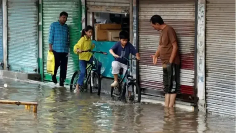 জম্মু ও কাশ্মিরে ভয়াবহ আকস্মিক বন্যায় নারী ও শিশুসহ ২৫ জনের মৃত্যু