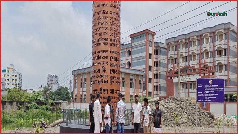 জামালপুরে জুলাই স্মৃতিস্তম্ভে দুর্বৃত্তদের আগুন