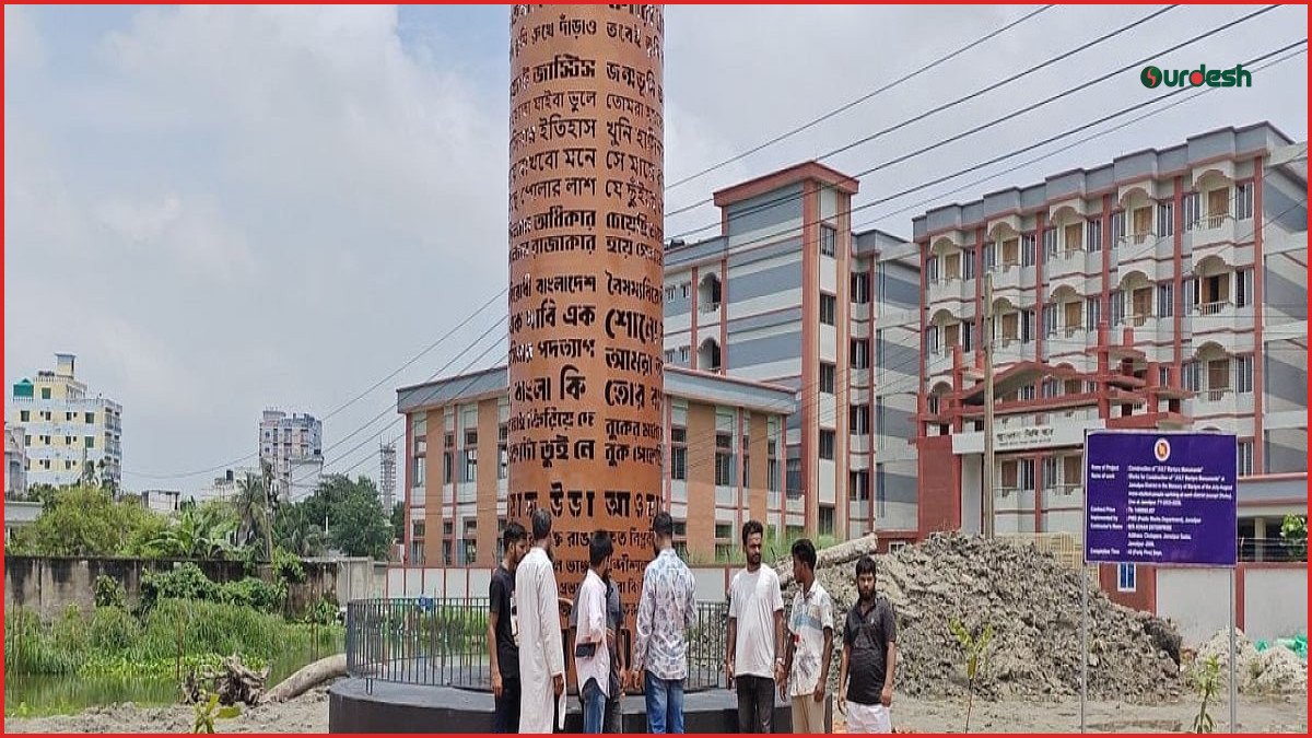 জামালপুরে জুলাই স্মৃতিস্তম্ভে দুর্বৃত্তদের আগুন