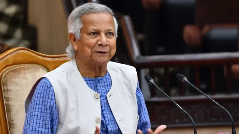 ড. ইউনূসসহ ৪ জনের বিরুদ্ধে মামলার আবেদন