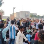 তিন দফা দাবিতে জাতীয় সংসদ ভবনের সামনে শিক্ষার্থীদের অবস্থান