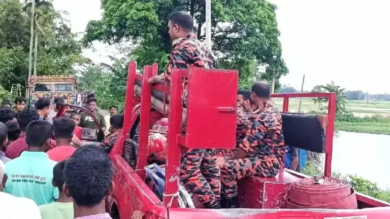 দিনাজপুরে অটোরিকশা ও টেম্পুর মুখোমুখি সংঘর্ষে চালক নিহত