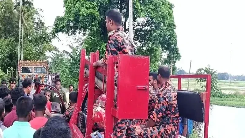 দিনাজপুরে অটোরিকশা ও টেম্পুর মুখোমুখি সংঘর্ষে চালক নিহত