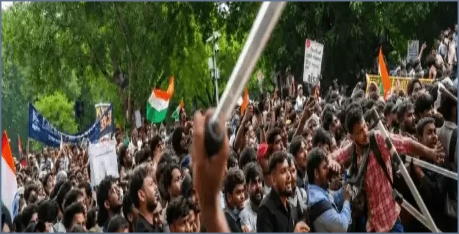 দিল্লিতে ছাত্র আন্দোলনে পুলিশের হিসাবের ভুলে বিশৃঙ্খলা, হাজারো বিক্ষোভকারী