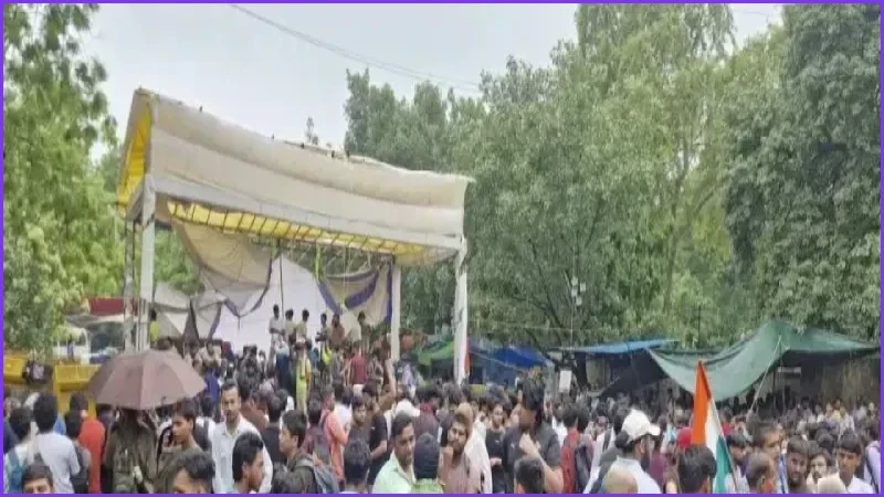 দিল্লিতে বিক্ষোভ চালিয়ে যাওয়ার ঘোষণা ককরোচ জনতা পার্টির