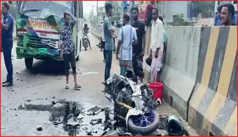 ধামরাইয়ে বাসের ধাক্কায় মোটরসাইকেলের তিন আরোহী নিহত
