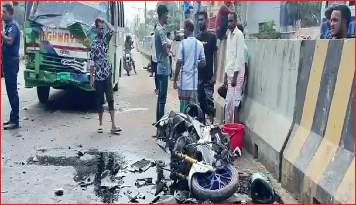 ধামরাইয়ে বাসের ধাক্কায় মোটরসাইকেলের তিন আরোহী নিহত