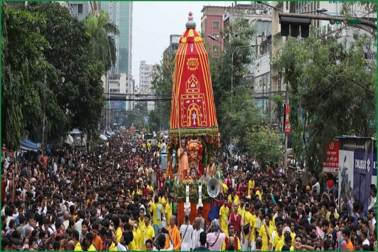 রাজধানীতে বর্ণাঢ্য রথযাত্রায় ভক্তদের ঢল