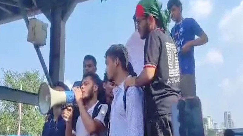 শিক্ষামন্ত্রীর পদত্যাগের দাবিতে শিক্ষার্থীদের ‘মার্চ টু শিক্ষা মন্ত্রণালয়’ কর্মসূচি