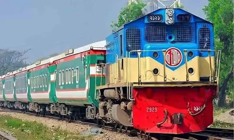 শিক্ষার্থী লাঞ্ছনার প্রতিবাদে রাজশাহী-ঢাকা রেল যোগাযোগ বন্ধ