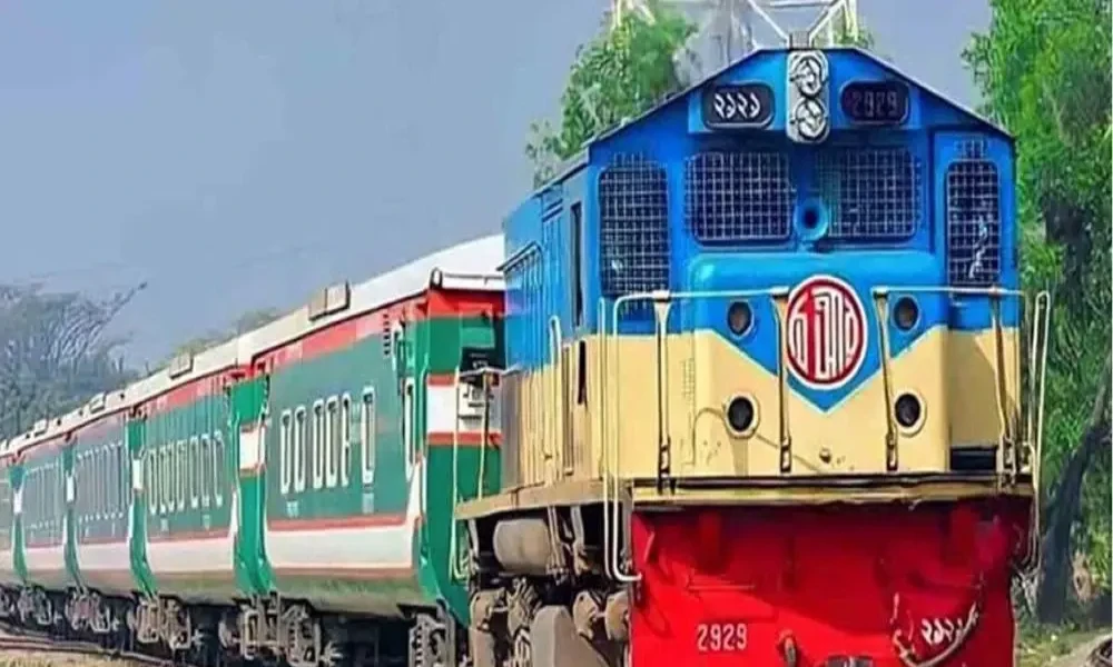 শিক্ষার্থী লাঞ্ছনার প্রতিবাদে রাজশাহী-ঢাকা রেল যোগাযোগ বন্ধ