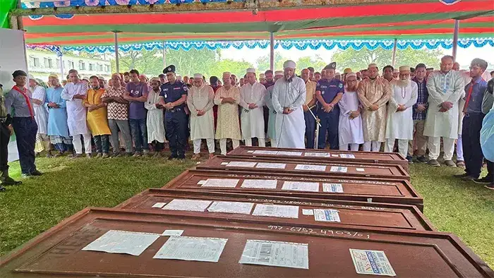 সৌদি আরবে অগ্নিকাণ্ডে নিহত নওগাঁর সাতজনের দাফন সম্পন্ন