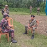 লালমনিরহাটে বিএসএফের অস্ত্র ও ওয়াকিটকি উদ্ধার, পতাকা বৈঠকে ফেরত দিল বিজিবি