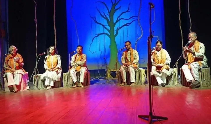 শিল্পকলা একাডেমিতে চারুকণ্ঠের আবৃত্তিতে আহমদ ছফার ‘একটি প্রবীণ বটের কাছে প্রার্থনা