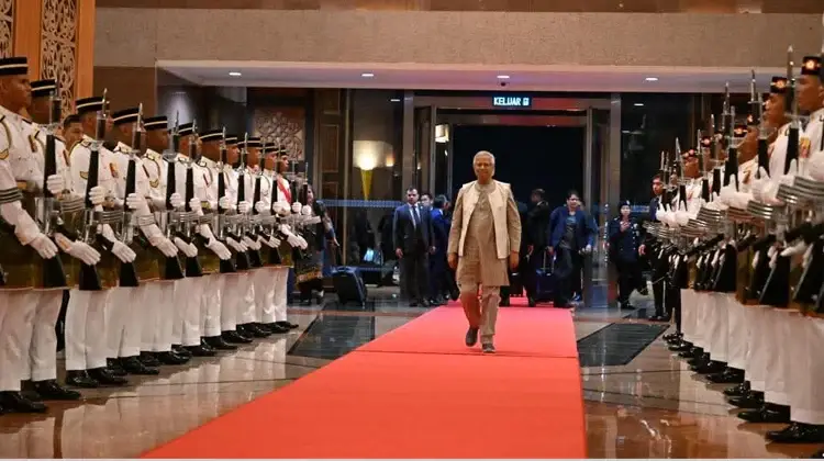 মালয়েশিয়ায় তিন দিনের সরকারি সফরে ড. মুহাম্মদ ইউনূস, পেলেন লাল গালিচা সংবর্ধনা