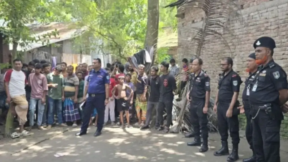 মাদারীপুরের কালকিনিতে মাদ্রাসার পাশে বোমা বিস্ফোরণ, আহত ৫ শিক্ষার্থী