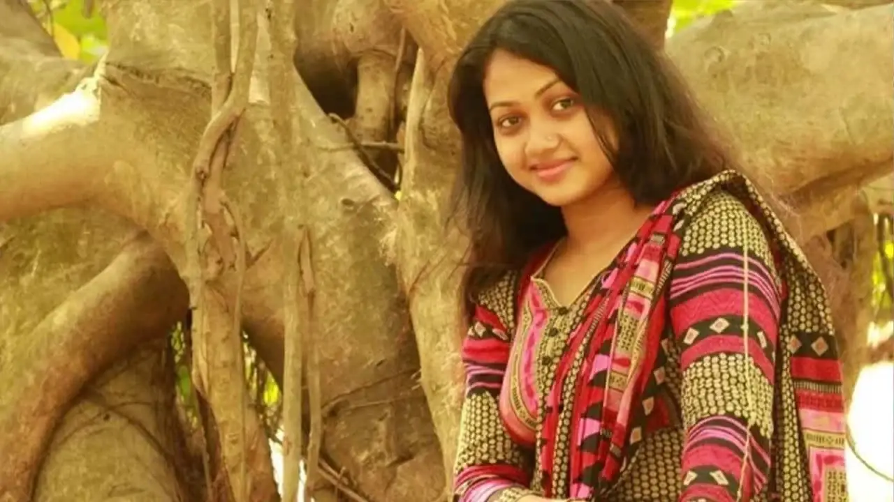 অভিনয় ও ক্যারিয়ার থেকে কেন আড়ালে চলে গিয়েছিলেন ‘নতুন কুড়ি’র মিম?