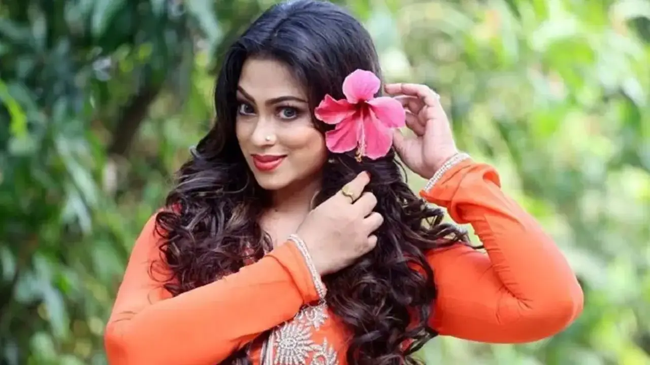 চলচ্চিত্র জগত থেকে বিদায় নিয়ে ধর্মীয় জীবনে মনোযোগী হতে চান চিত্রনায়িকা পপি