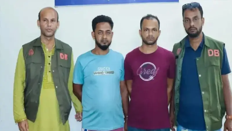ফেসবুকে ইলিশ বিক্রির নামে প্রতারণা: নড়াইলে অভিযান চালিয়ে দুই সদস্য আটক