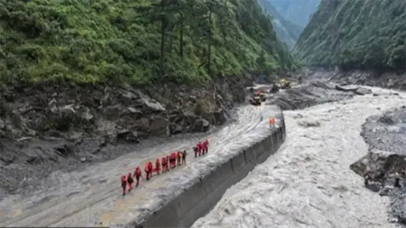 নেপাল-তিব্বত সীমান্তে হ্রদের বাঁধ ভাঙার উচ্চ ঝুঁকি, বন্যার আশঙ্কায় চীন