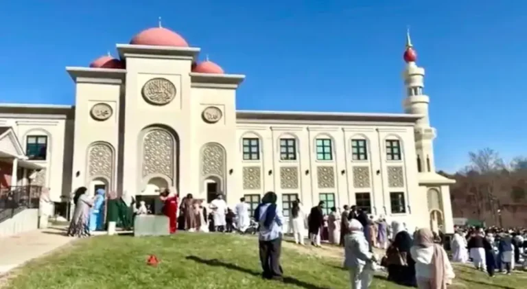 অভিবাসনের প্রভাবে বদলে যাচ্ছে আমেরিকার ধর্মীয় মানচিত্র: বাড়ছে মসজিদ ও মন্দিরের সংখ্যা