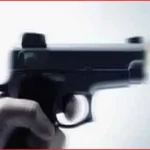 খুলনায় ছেলেকে খুঁজতে আসা দুর্বৃত্তদের গুলিতে মা গুলিবিদ্ধ
