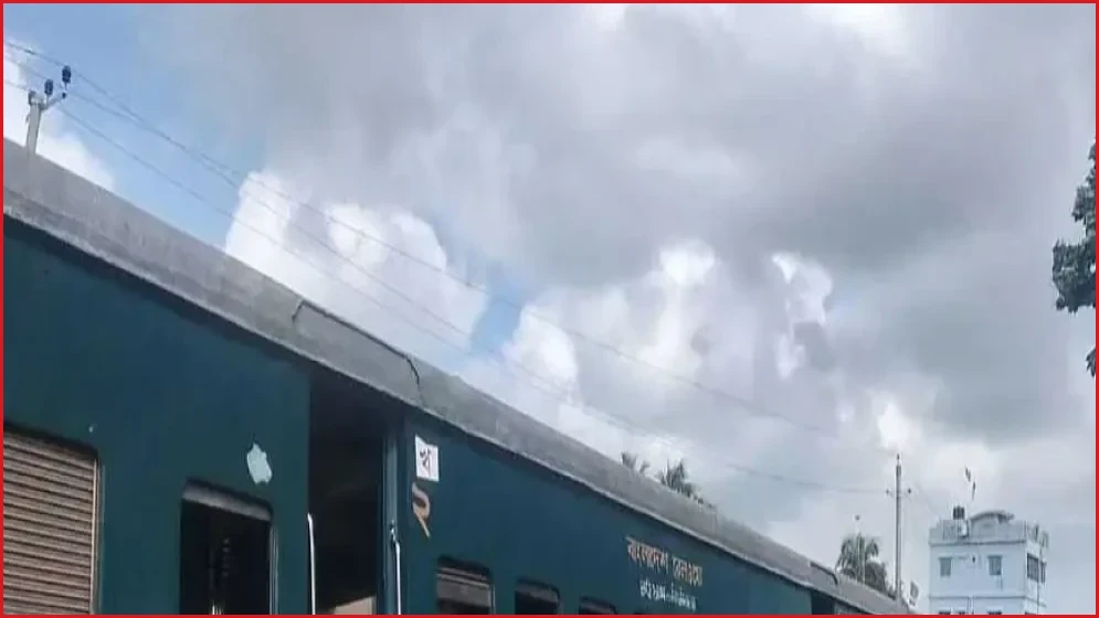গফরগাঁওয়ে জামালপুর কমিউটার ট্রেনের ৪ বগি লাইনচ্যুত, বন্ধ রেল যোগাযোগ