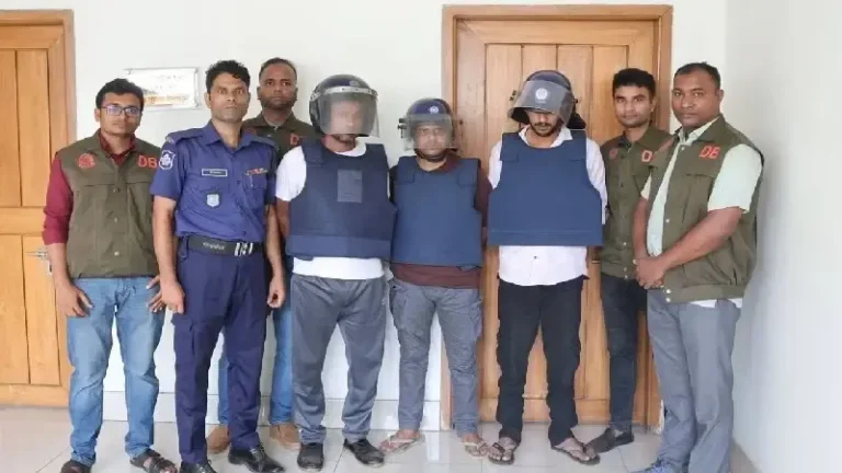 চট্টগ্রামে হত্যা মামলার দুই আসামি গ্রেপ্তার, অস্ত্র ও গুলি উদ্ধার
