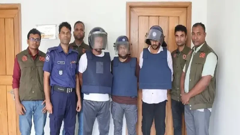 চট্টগ্রামে হত্যা মামলার দুই আসামি গ্রেপ্তার, অস্ত্র ও গুলি উদ্ধার