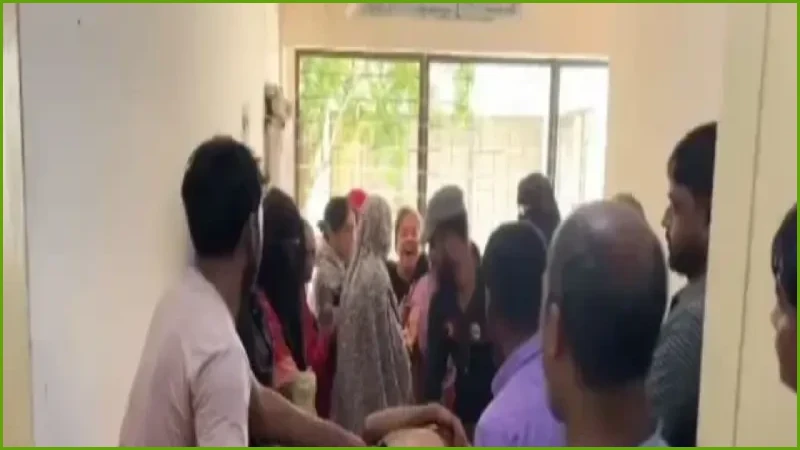 নরসিংদীর রায়পুরায় বাড়িতে ঢুকে গুলি করে মোমেন মিয়াকে হত্যা
