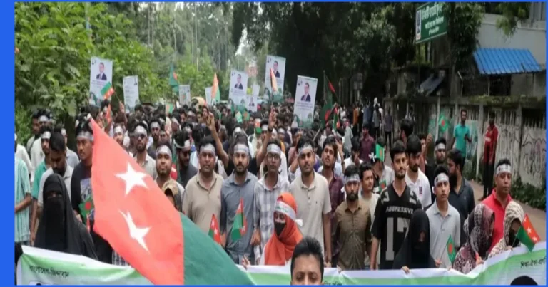 নিরাপদ ও পরিচ্ছন্ন ক্যাম্পাস গড়তে ছাত্রদলের শোভাযাত্রা