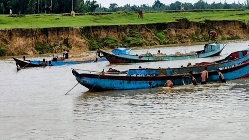 নেত্রকোনায় অবৈধ বালু উত্তোলনের সময় নৌকার চাপে শ্রমিকের মৃত্যু