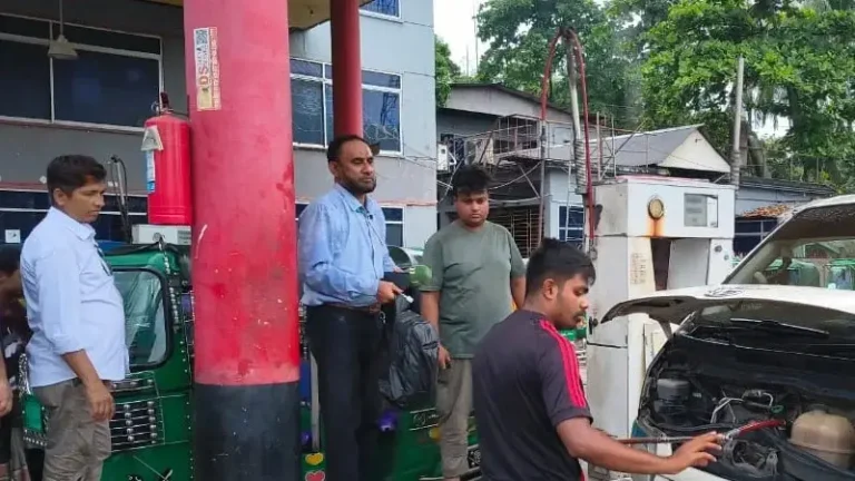 নোয়াখালীতে তীব্র গ্যাস সংকট: সিএনজি ও আবাসিকে চরম ভোগান্তি