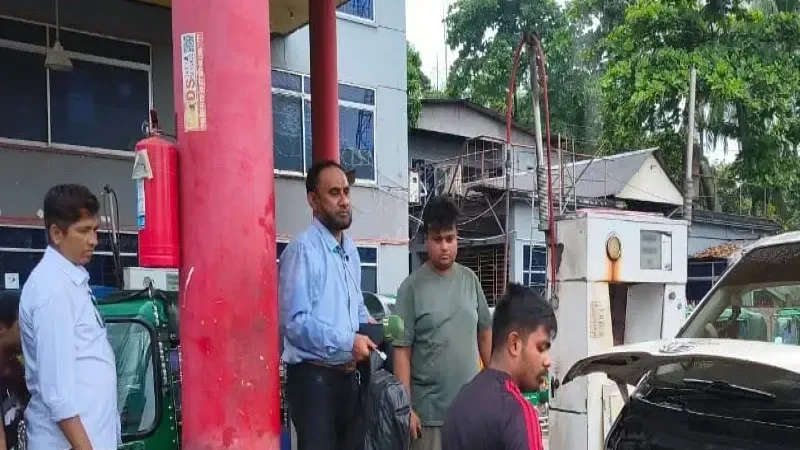 নোয়াখালীতে তীব্র গ্যাস সংকট: সিএনজি ও আবাসিকে চরম ভোগান্তি