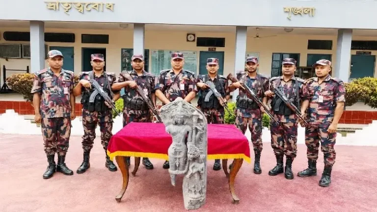 পত্নীতলায় ৯৪ কেজি ওজনের প্রাচীন বিষ্ণু মূর্তি উদ্ধার